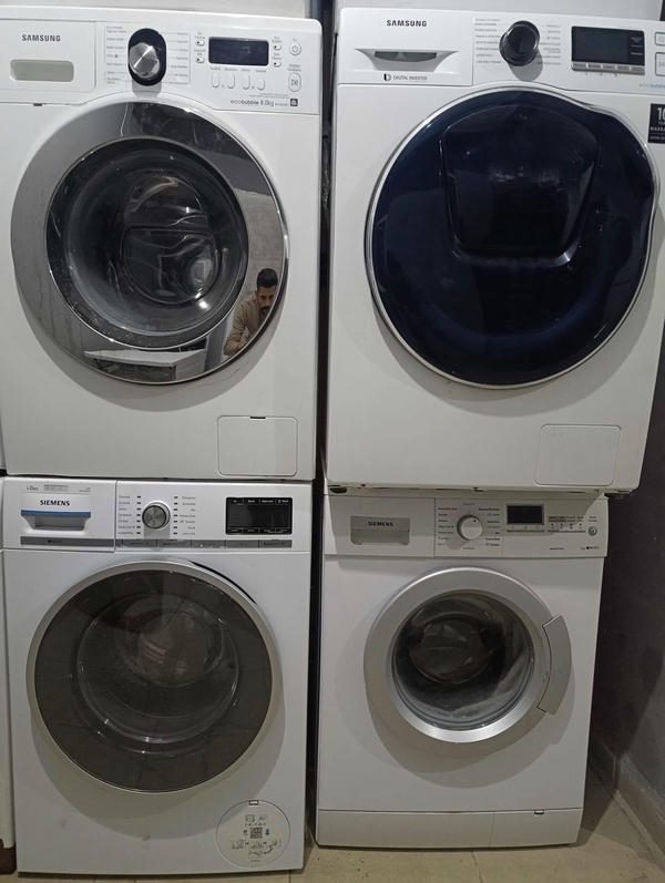 Çamaşır ve kurutma makinelerinin birlikte görünümü