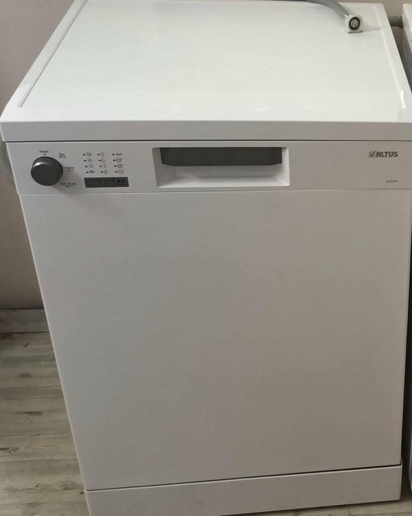 Solo tip bulaşık makinesinin ön görünümü