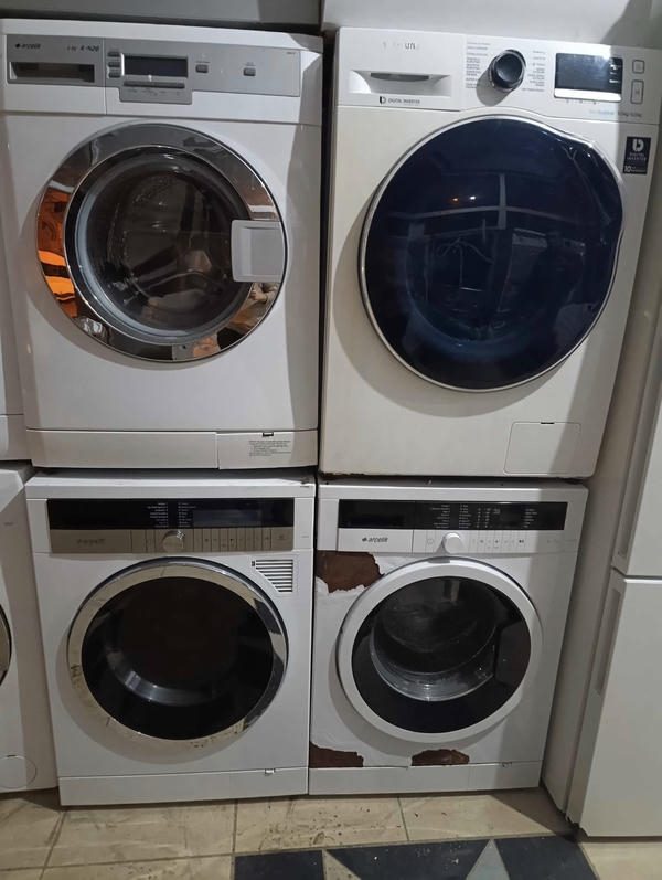 Depoda birlikte bulunan farklı beyaz eşya ürünleri